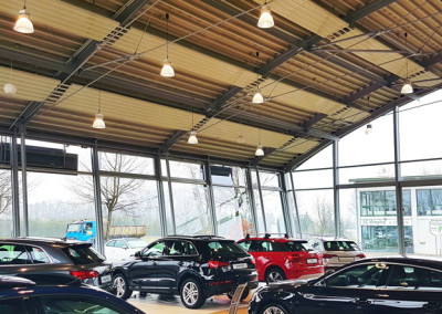 Aura LED Hallenleuchte Verkaufsraum Audi