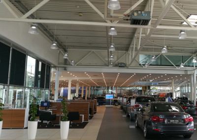 Aura LED Hallenleuchte Verkaufsraum BMW