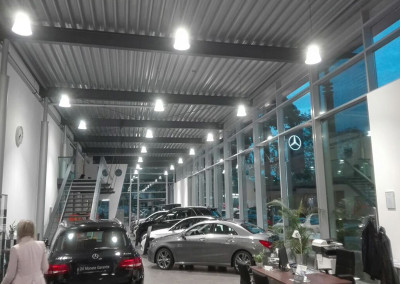 Aura LED Hallenleuchte Verkaufsraum Mercedes
